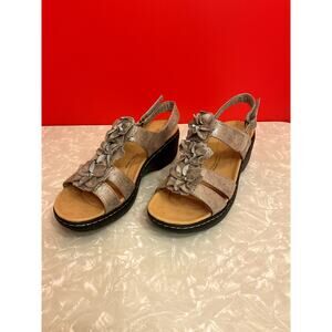 Clarks Collection Gold Leather Strappy Wedge Sandals, Women's Size 9M/EUR 40